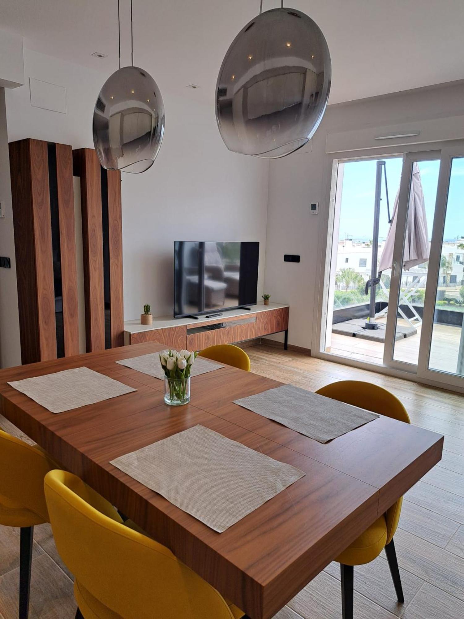 Nice 2 Bedroom Bali Apartment With Sea Views Torrevieja Exteriér fotografie