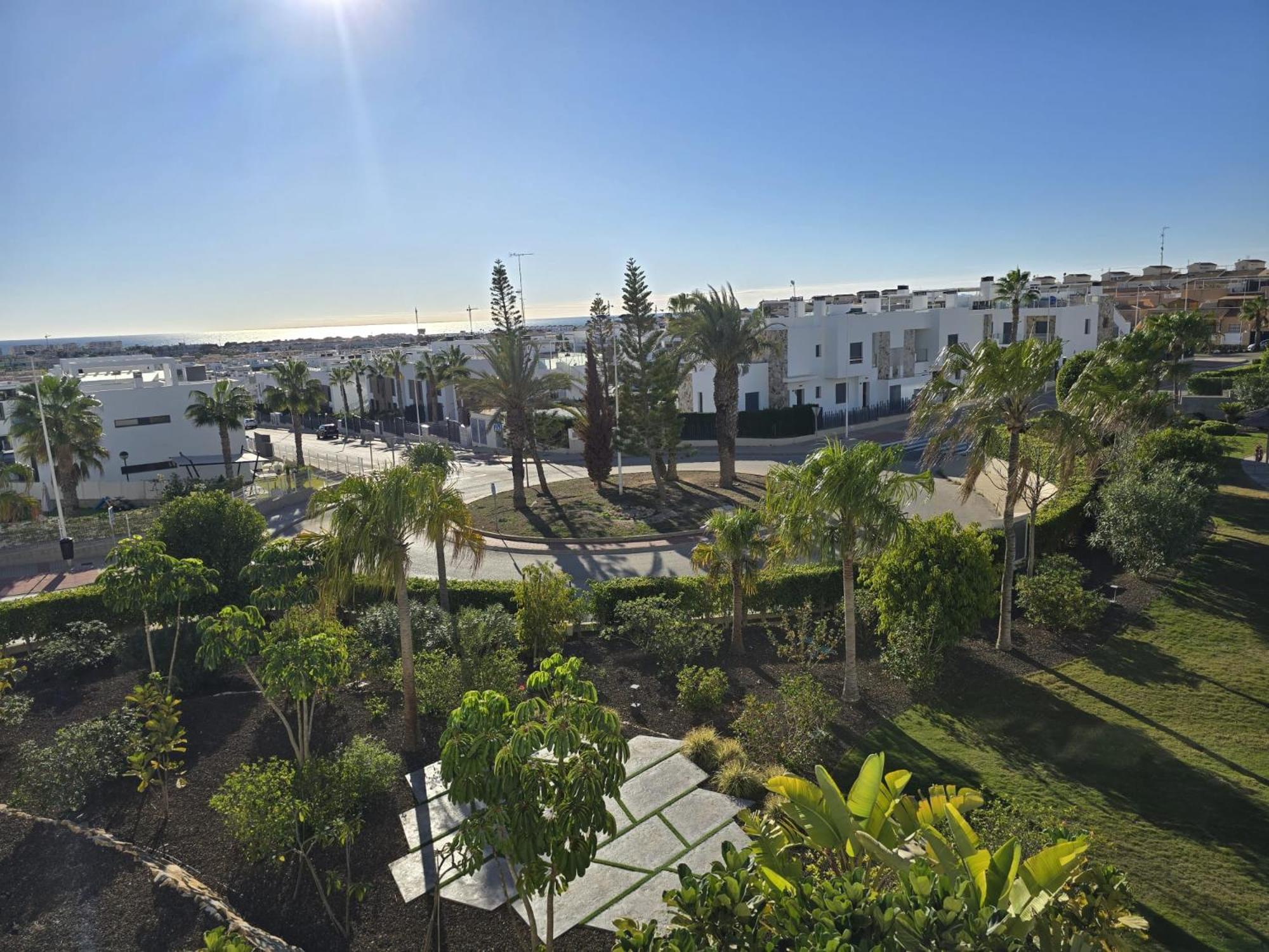 Nice 2 Bedroom Bali Apartment With Sea Views Torrevieja Exteriér fotografie