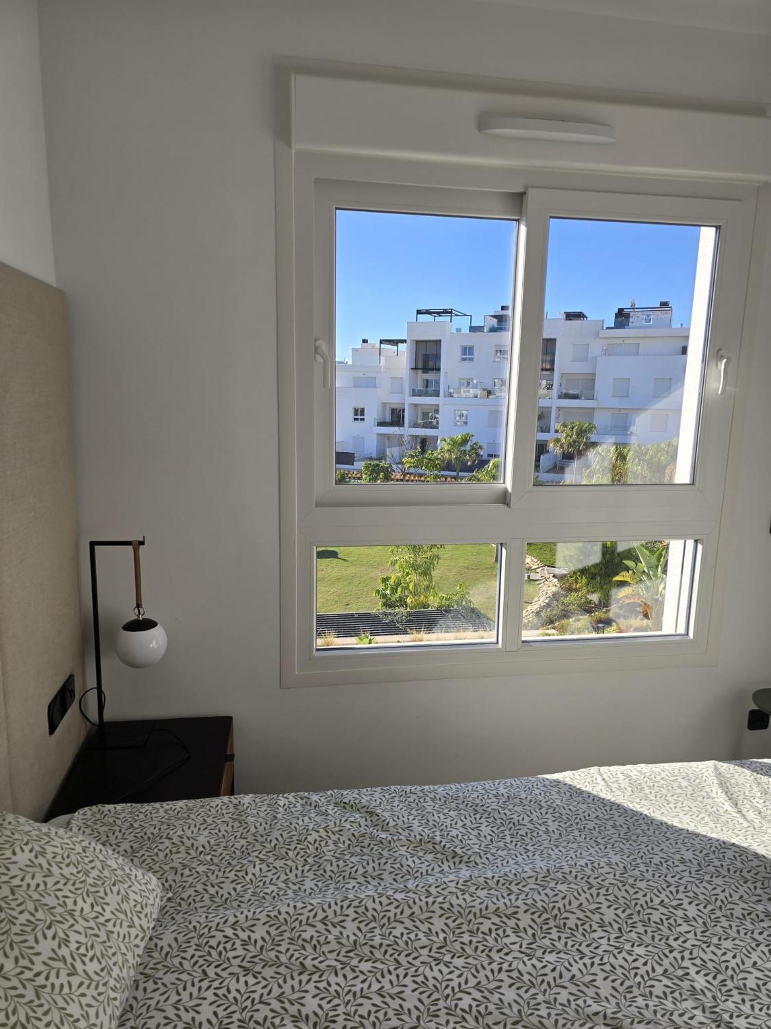 Nice 2 Bedroom Bali Apartment With Sea Views Torrevieja Exteriér fotografie